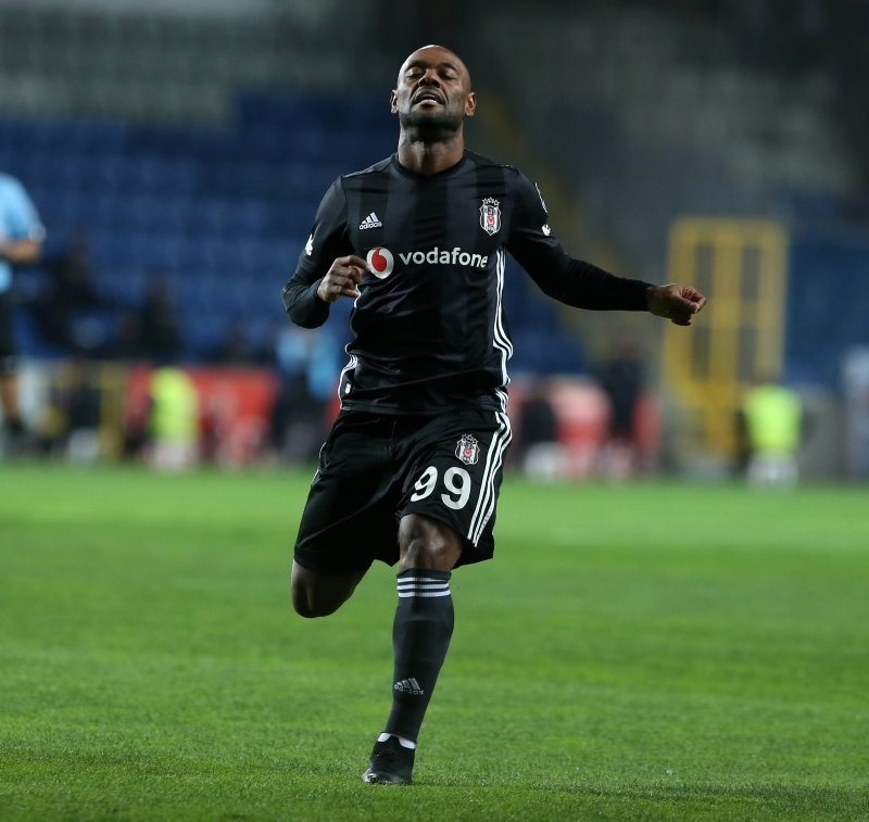 Vagner Love Beşiktaş’ı bombaladı!