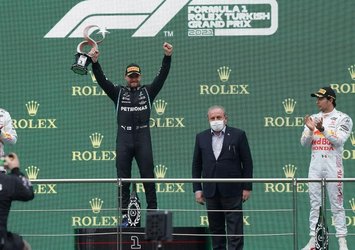 Bottas kupasını TBMM Başkanı Mustafa Şentop’tan aldı