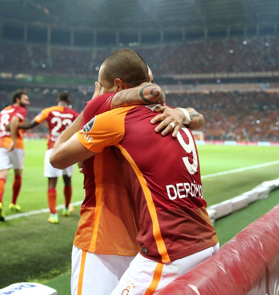 Eren Derdiyok Twitter’ı salladı