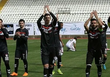 Manisaspor gençlere sarıldı