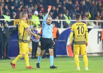Y. Malatyaspor'a kırmızı kart şoku