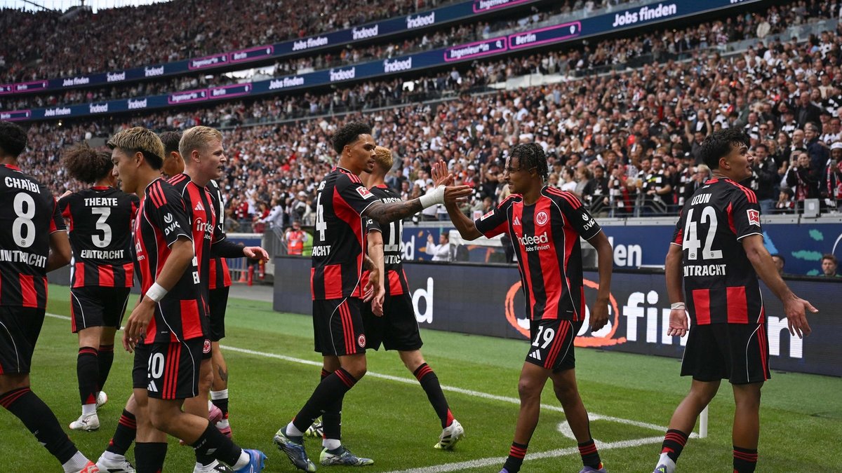 Almanya'da Galatasaray alarmı! Eintracht Frankfurt Yönetimi harekete geçti Almanya'da Galatasaray alarmı! Eintracht Frankfurt Yönetimi harekete geçti