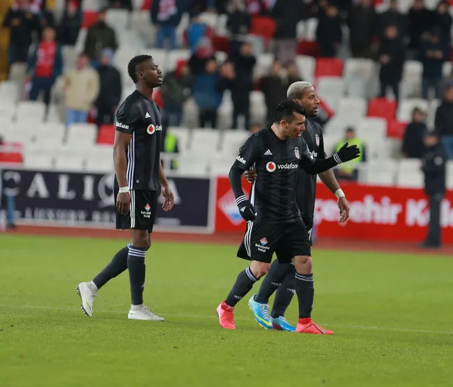 Beşiktaş'ta Gary Medel cezalı duruma düştü - 2