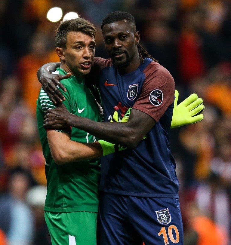 Galatasaray’da Adebayor bombası