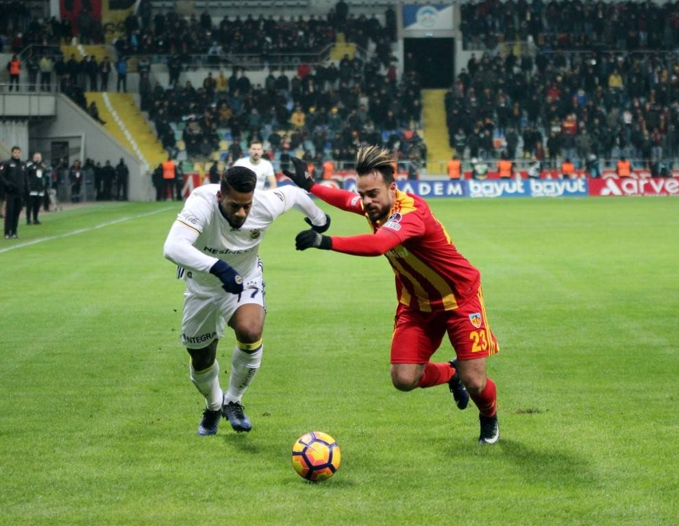 Kayserispor-Fenerbahçe karşılaşmasından kareler