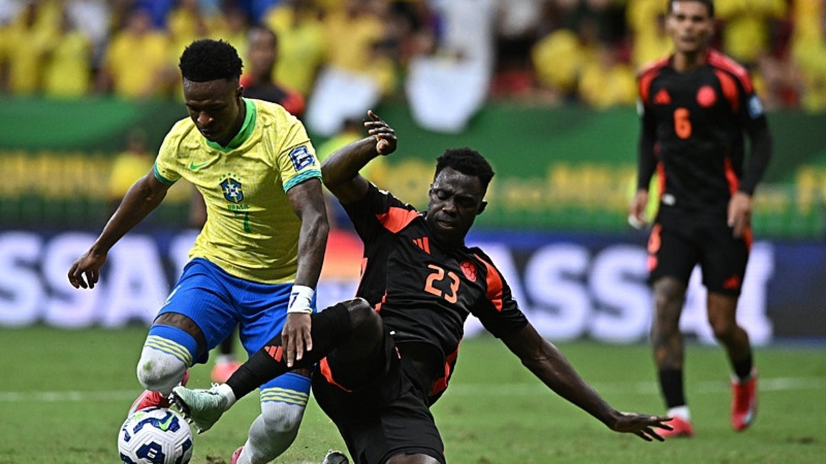 GALATASARAY HABERİ: Davinson Sanchez herkesi korkuttu! Bir anda yerde kaldı ve... GALATASARAY HABERİ: Davinson Sanchez herkesi korkuttu! Bir anda yerde kaldı ve...