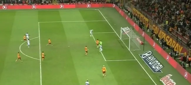 Galatasaray - Ankaragücü maçında inanılmaz pozisyon! Emre Kılınç boş kaleye atamadı - 1