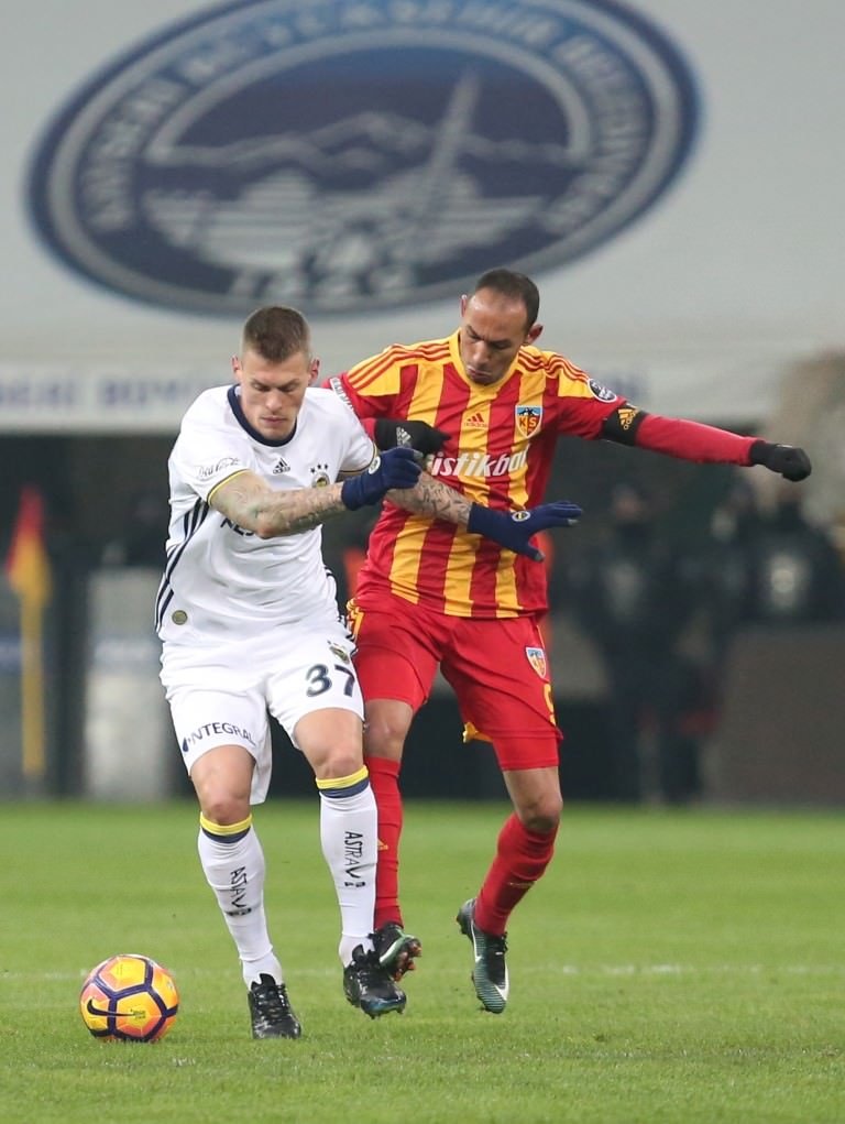 Kayserispor-Fenerbahçe karşılaşmasından kareler