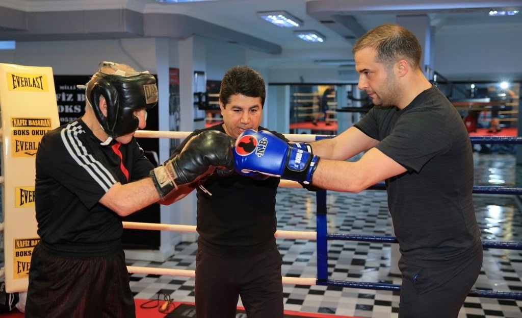 40 yıl sonra oğluyla ringe çıktı