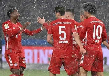 Bayern tek attı 3 aldı!