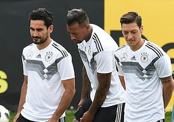 Merkel'den Mesut ve İlkay'a destek