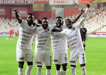 Boupendza şov yaptı Hatay farklı kazandı!