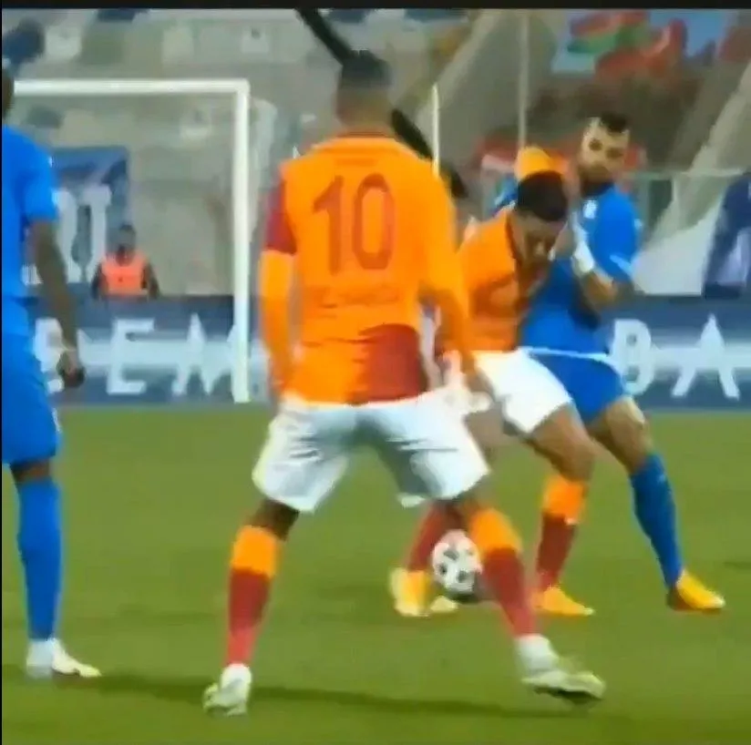 Son dakika: Galatasaray 10 kişi kaldı! Falcao 2. sarı karttan kırmızı kart gördü! - 2