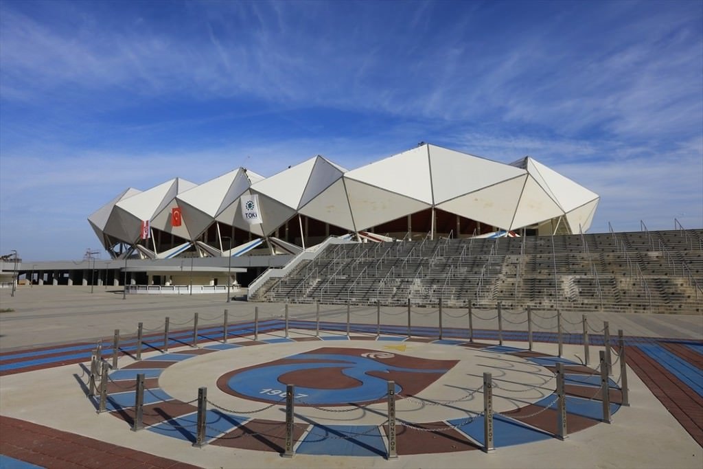 Akyazı Stadı’nda çim serimi bitti