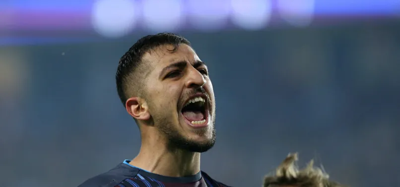Hosseini forma istiyor