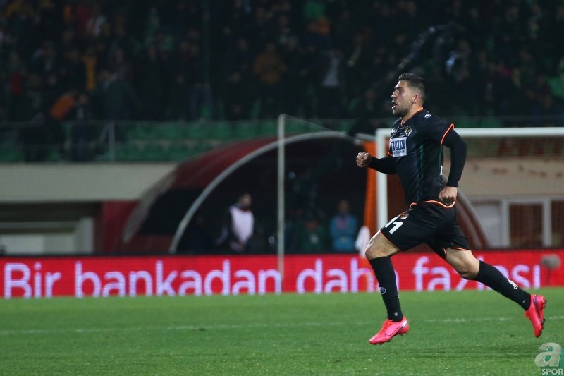 Fenerbahçe’den çılgın takas! Erol Bulut istedi Emre Belözoğlu alıyor