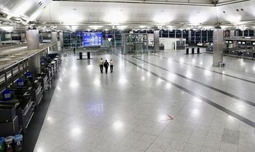 Futbolcular havaalanında mahsur kaldı!