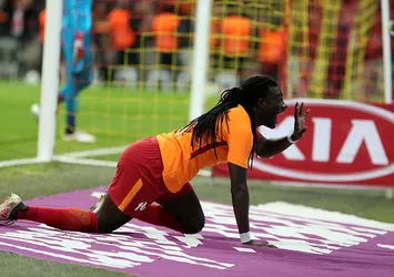 FIFA, Gomis'in rekorunu paylaştı