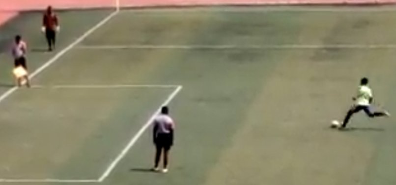 Yok böyle penaltı! Yaklaşık 35 metre gerildi ve...