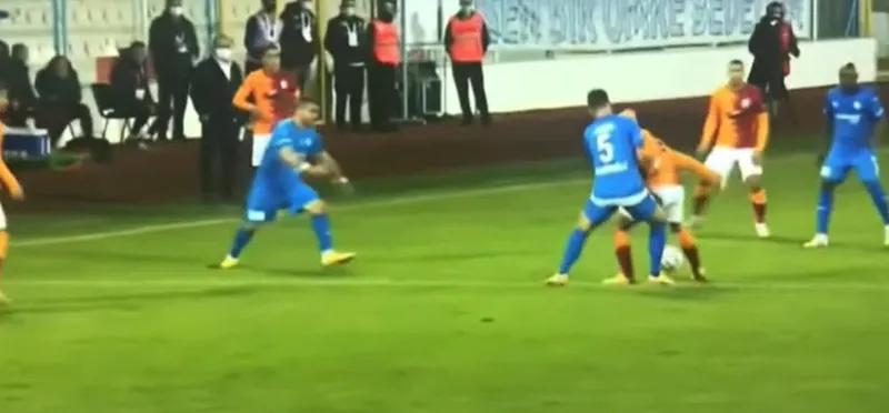 Son dakika: Galatasaray 10 kişi kaldı! Falcao 2. sarı karttan kırmızı kart gördü! - 1