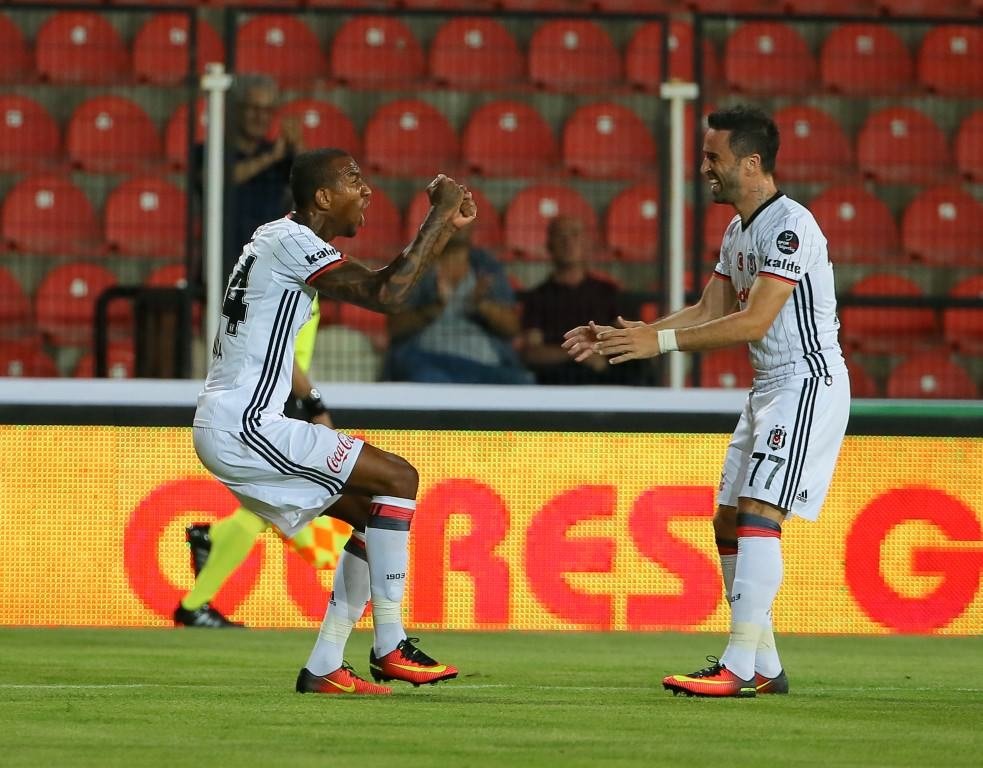 Beşiktaş, Akhisar deplasmanında rahat kazandı