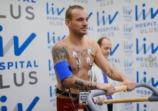 Sneijder kontrolden geçti