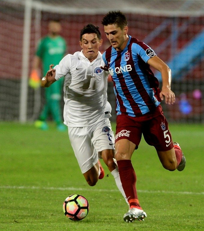 Andre Castro imza için bekliyor