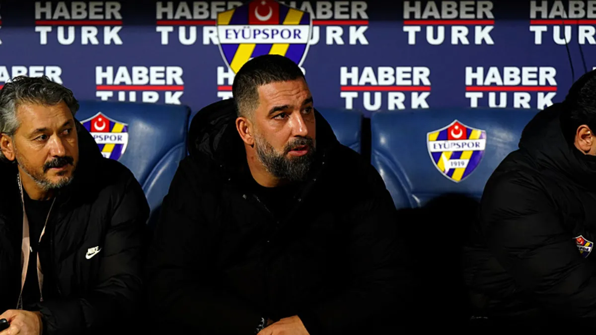 Eyüpspor'da Arda Turan kırmızı kart gördü!