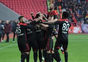 Eskişehirspor, Göztepe'yi farklı geçti