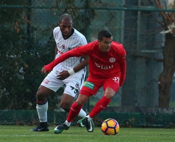 Beşiktaş’ta savunma dağıldı! Oyuncular tartıştı...