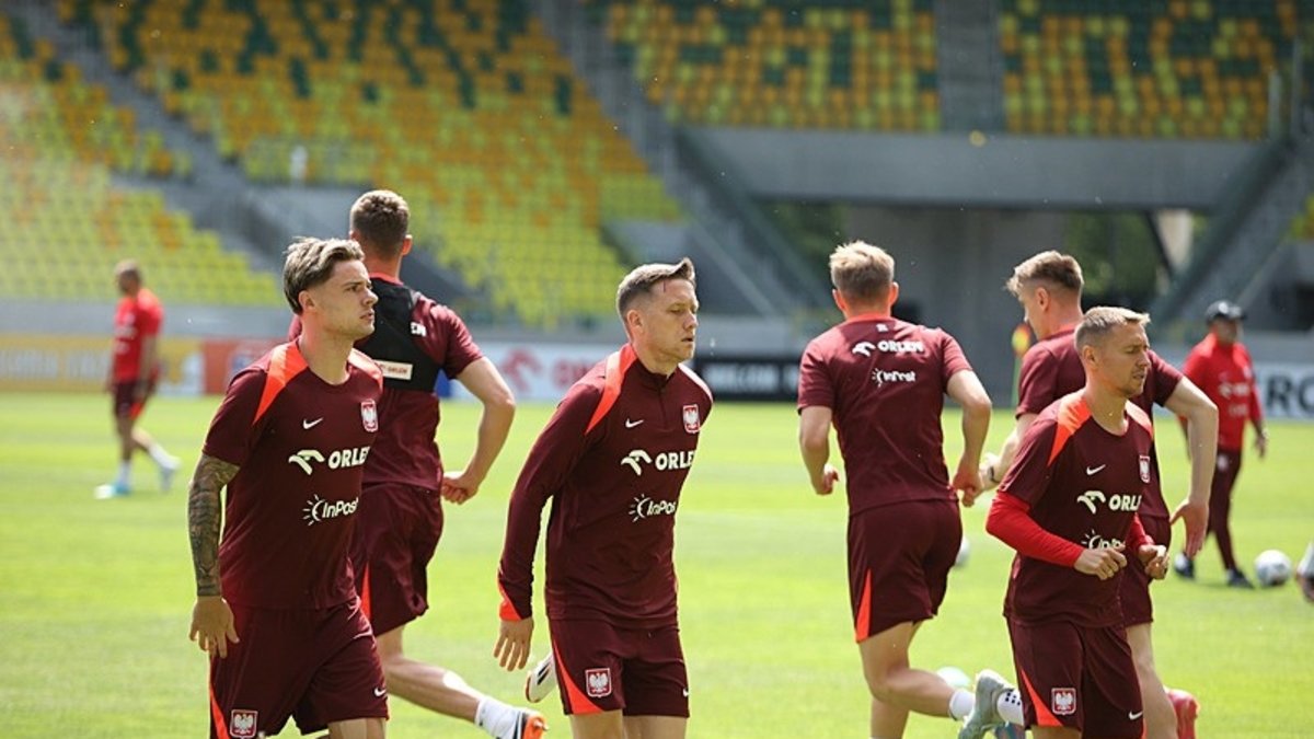 Polonya Milli Takımı'nda Galatasaray-Fenerbahçe atışması Polonya Milli Takımı'nda Galatasaray-Fenerbahçe atışması