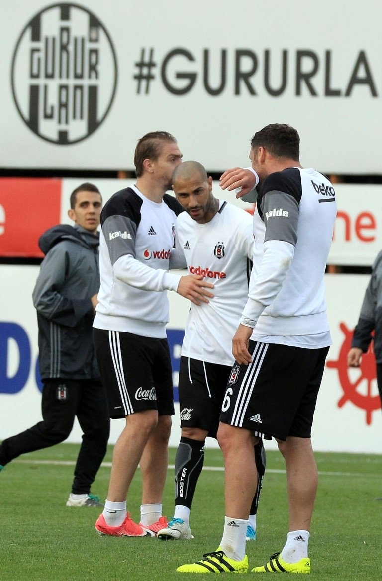 Caner Erkin ile Ersan Gülüm arasında gerginlik