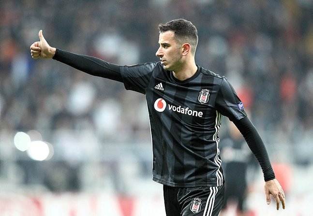 Oğuzhan Özyakup gönlünü Hollandalı DJ Manon Jazmin’e kaptırdı