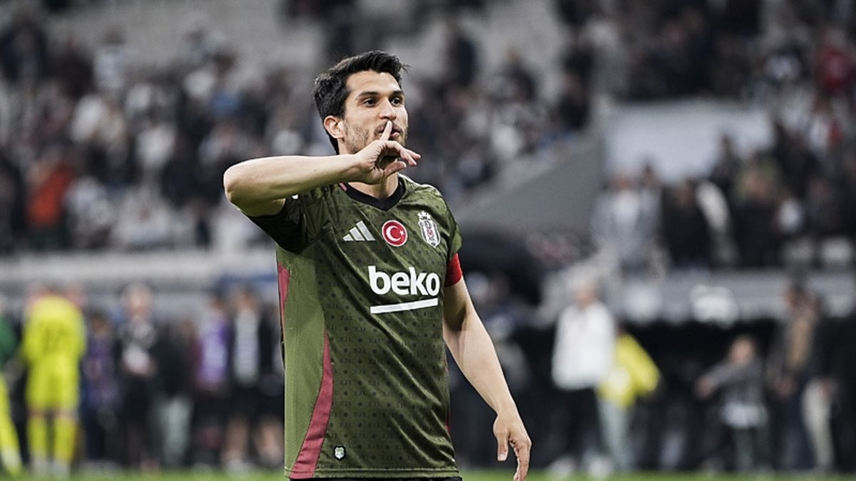 TFF'den Necip Uysal'a ödül! TFF'den Necip Uysal'a ödül!