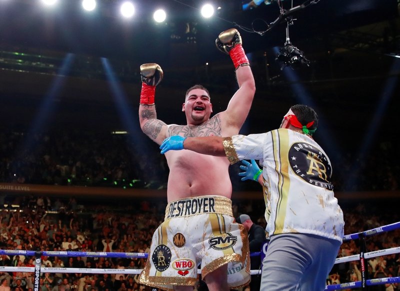 Anthony Joshua ilk yenilgisini aldı!