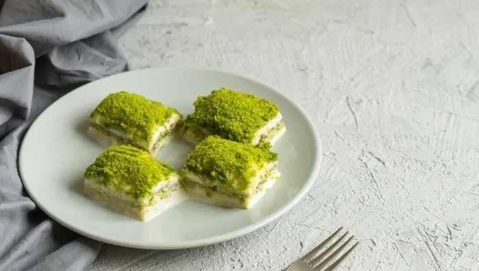 SOĞUK BAKLAVA TARİFİ | Bayram tatlılarının yeni gözdesi sütlü soğuk baklava malzemeleri, yapılışı ve püf noktası... - 1