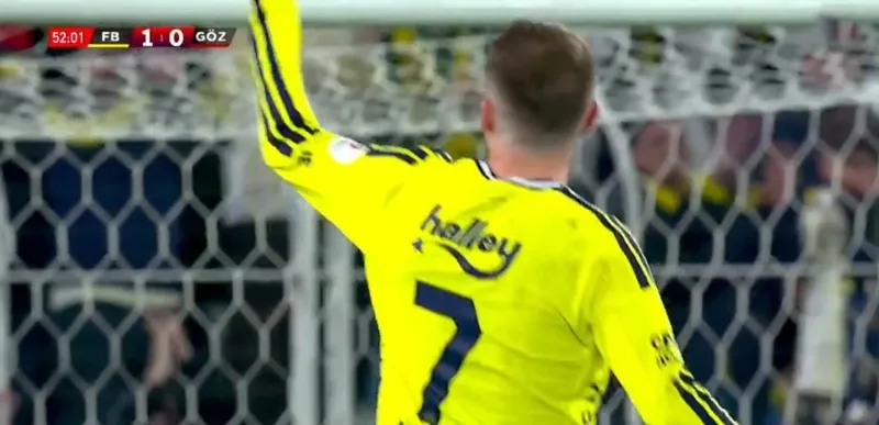 Kerem Aktrükoğlu ile Fenerbahçe taraftarı arasında gerginlik çıktı! - 1