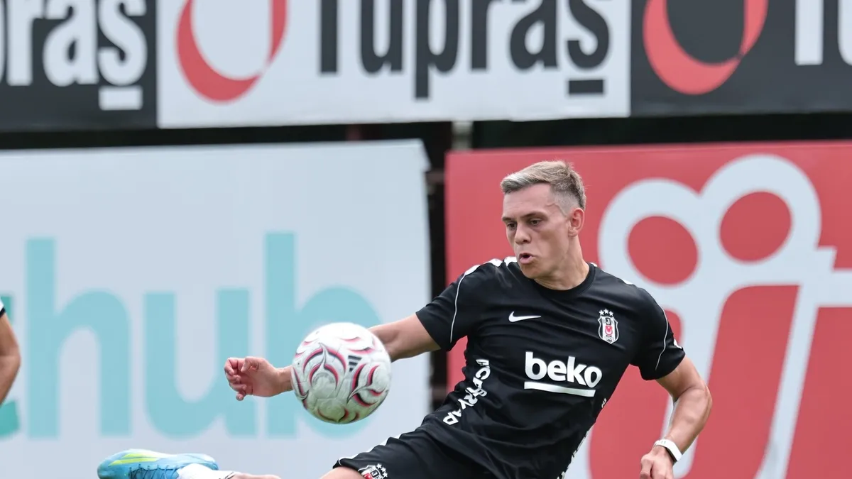 Beşiktaş'ta yeni transfer Leandro Trossard ilk antrenmanına çıktı
