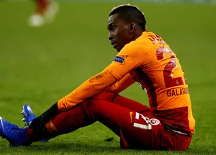 Onyekuru'nun nargile keyfi!