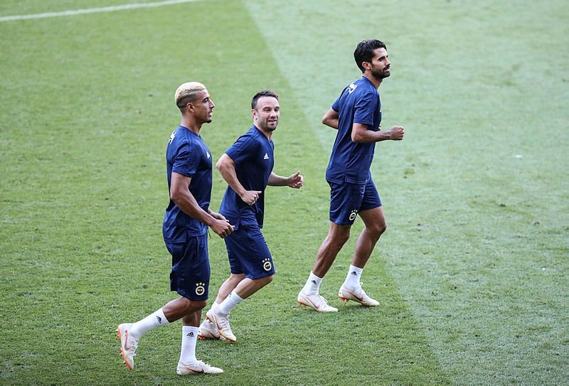 Fenerbahçe’de 5 ismin üstü çizildi!