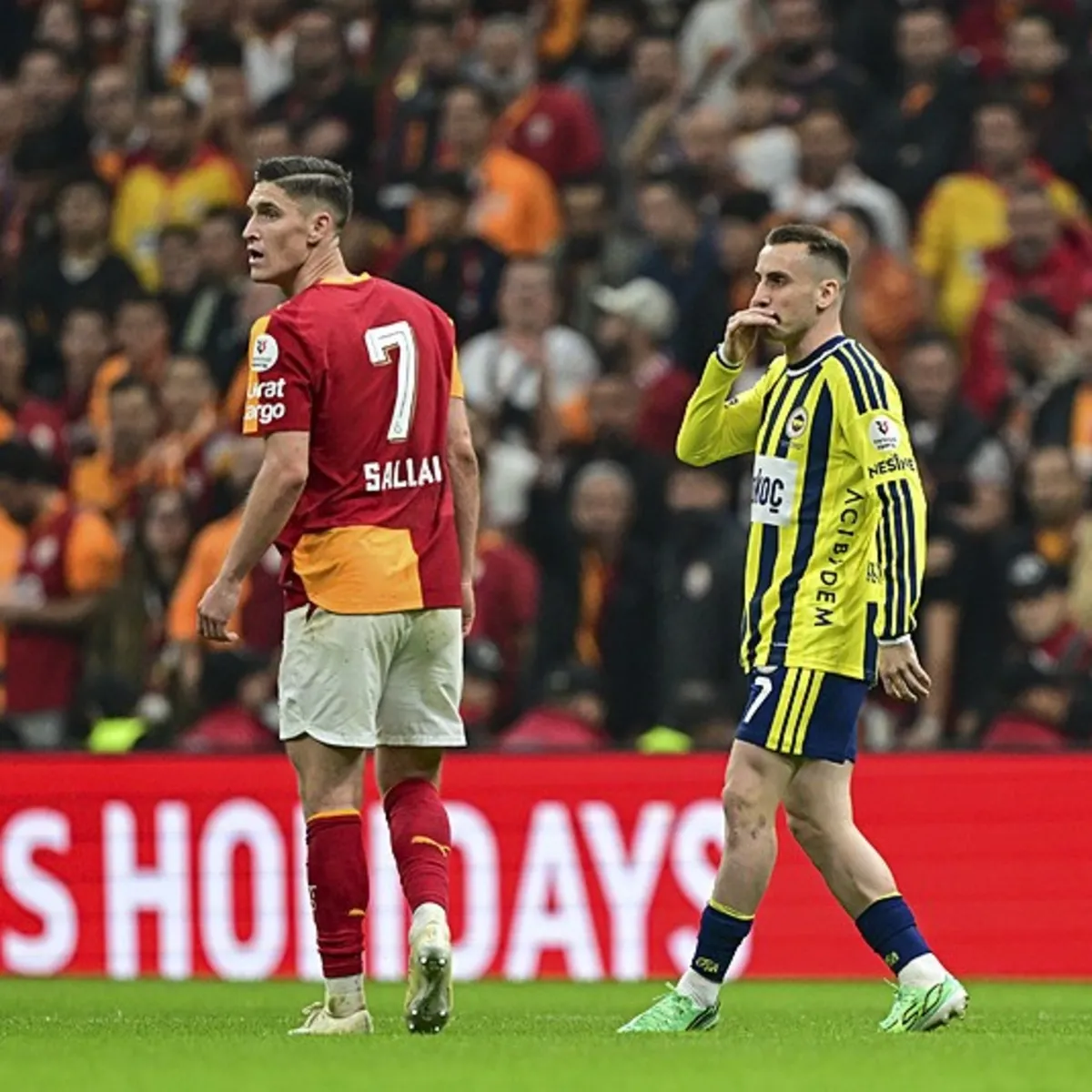 Galatasaray-Fenerbahçe derbisinde son düdükle ortalık karıştı! Kerem ve Sallai...