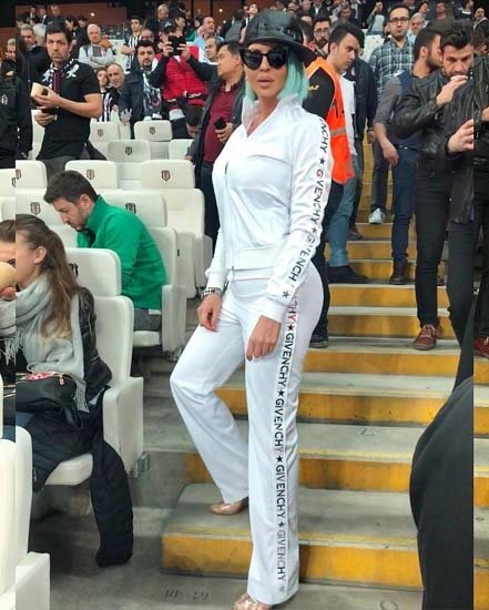 Beşiktaş tribünlerinde yenge rüzgarı