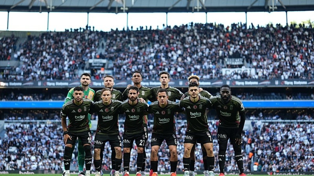 Beşiktaş’ta sakatlık şoku! Üst üste 2 futbolcu kenara geldi. Beşiktaş’ta sakatlık şoku! Üst üste 2 futbolcu kenara geldi.