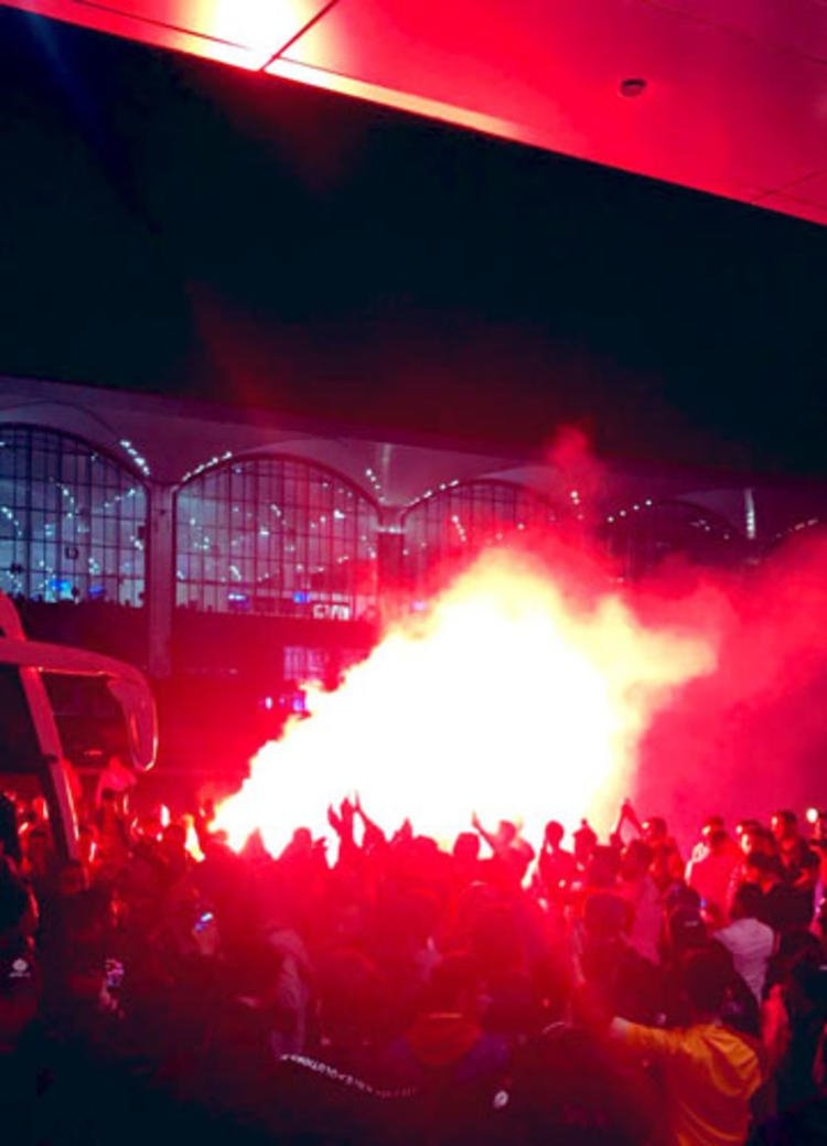 Gece Yarisi Yasandi Fatih Terim Sayfa 1 Galatasaray 22 Kasim 2020 Pazar