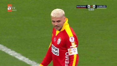 Galatasaray'da Icardi uygun pozisyonda golü kaçırdı!