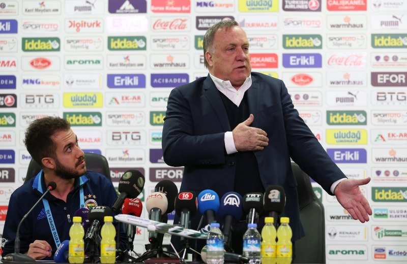 Ne yapıyor bu adam!