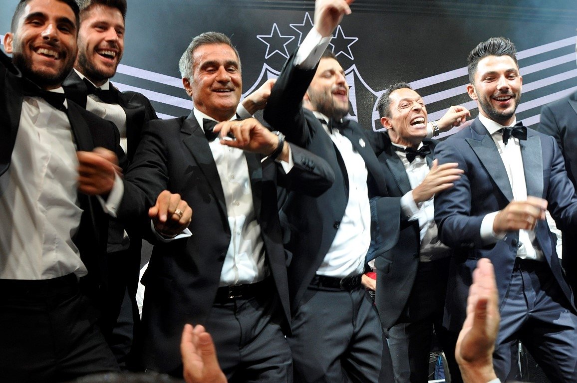 Beşiktaşlı futbolcular kendinden geçti