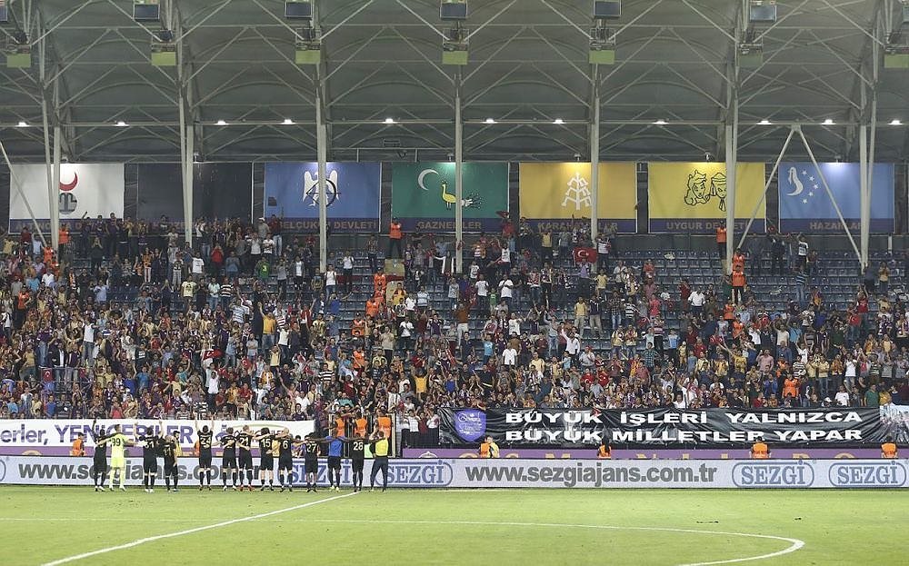 Osmanlıspor maçında anlamalı pankart