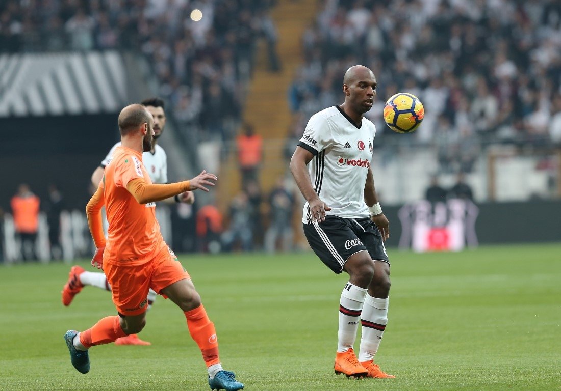 Beşiktaş tribünlerinde yenge rüzgarı