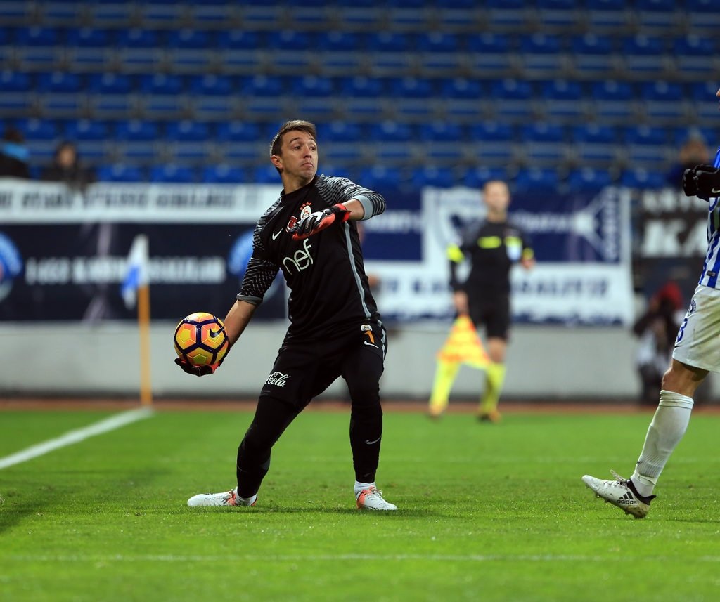 Fernando Muslera’dan ayrılık sinyali